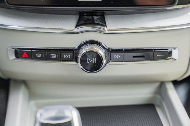 Used 2026 Volvo XC60 B5 Ultra w/ Protection Package Premier image 21