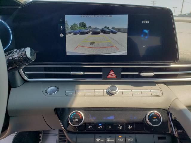 Used 2025 Hyundai Elantra SEL FWD image 9