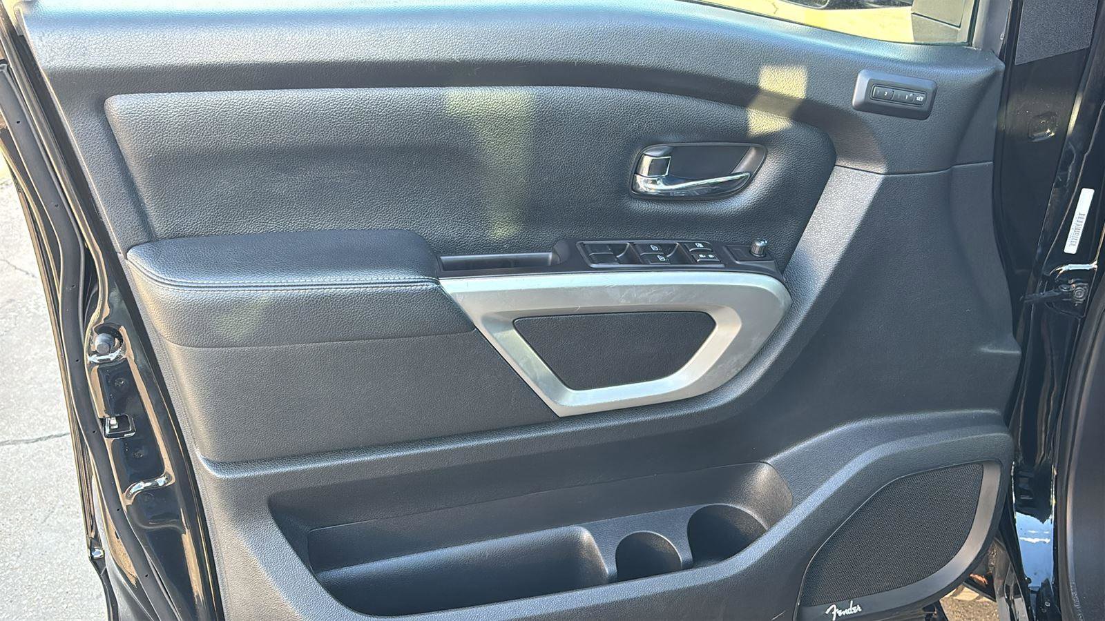 Used 2020 Nissan Titan SL w/ Moonroof Package image 15