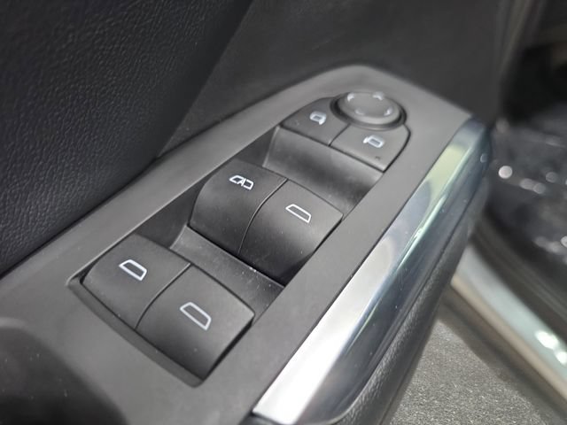 Used 2025 Chevrolet Traverse LT w/ Driver Confidence Package FWD image 26