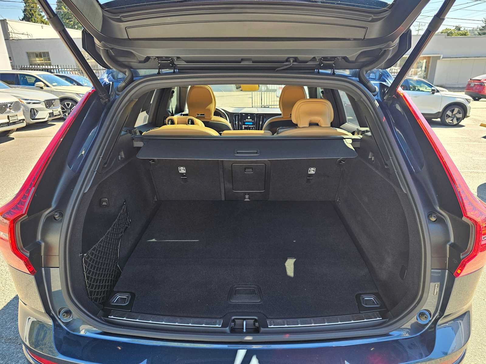Used 2025 Volvo XC60 T8 Ultra w/ Climate Package AWD/4WD image 17