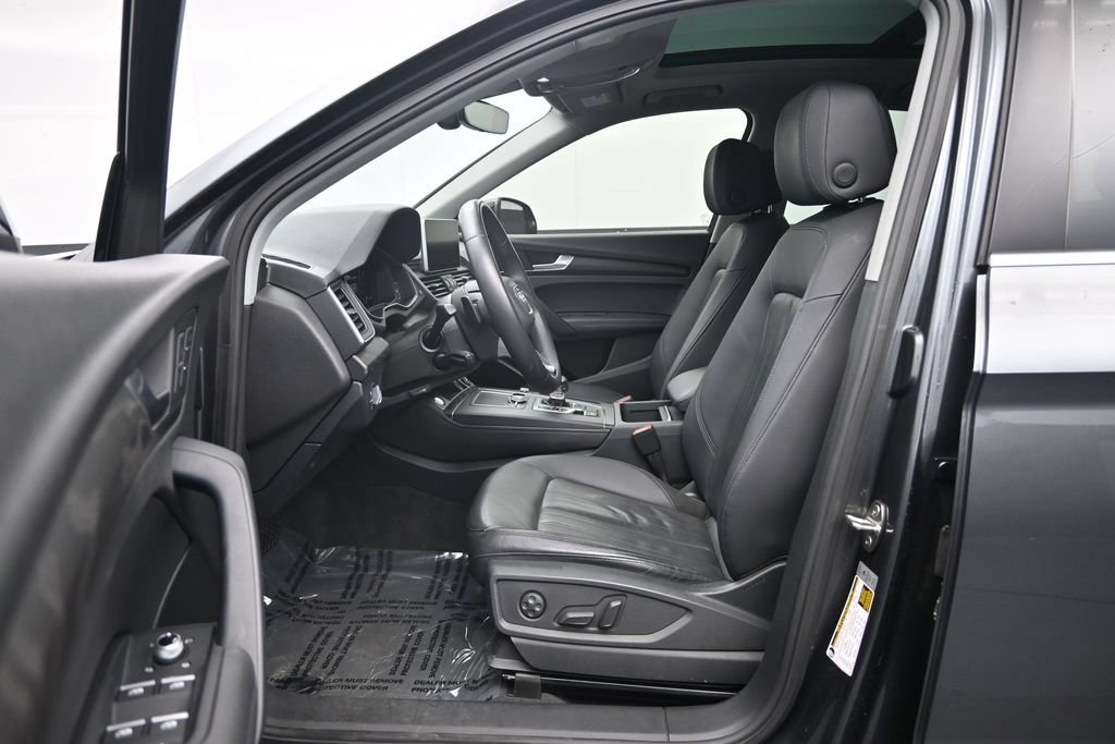 Used 2020 Audi Q5 e Premium Plus w/ Premium Plus Package AWD/4WD image 27