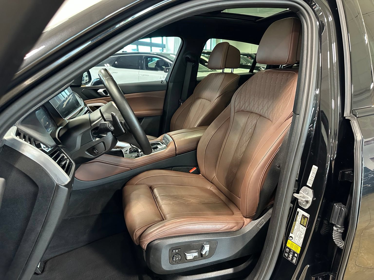Used 2023 BMW X6 M50i AWD/4WD image 14