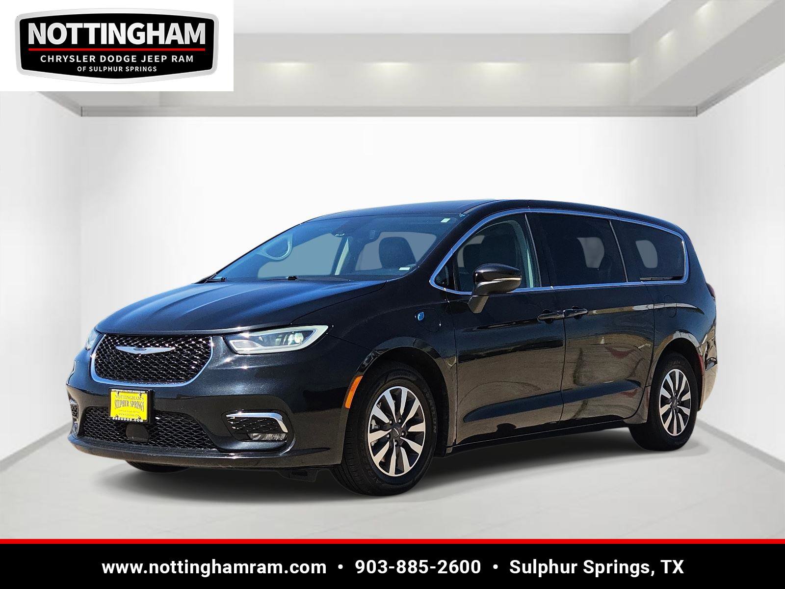 Used 2023 Chrysler Pacifica Touring-L image 3