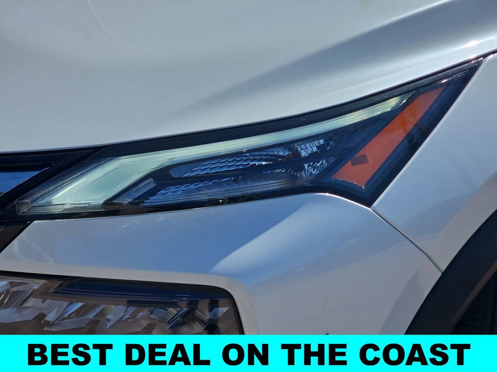 Used 2024 Nissan Rogue SV image 32