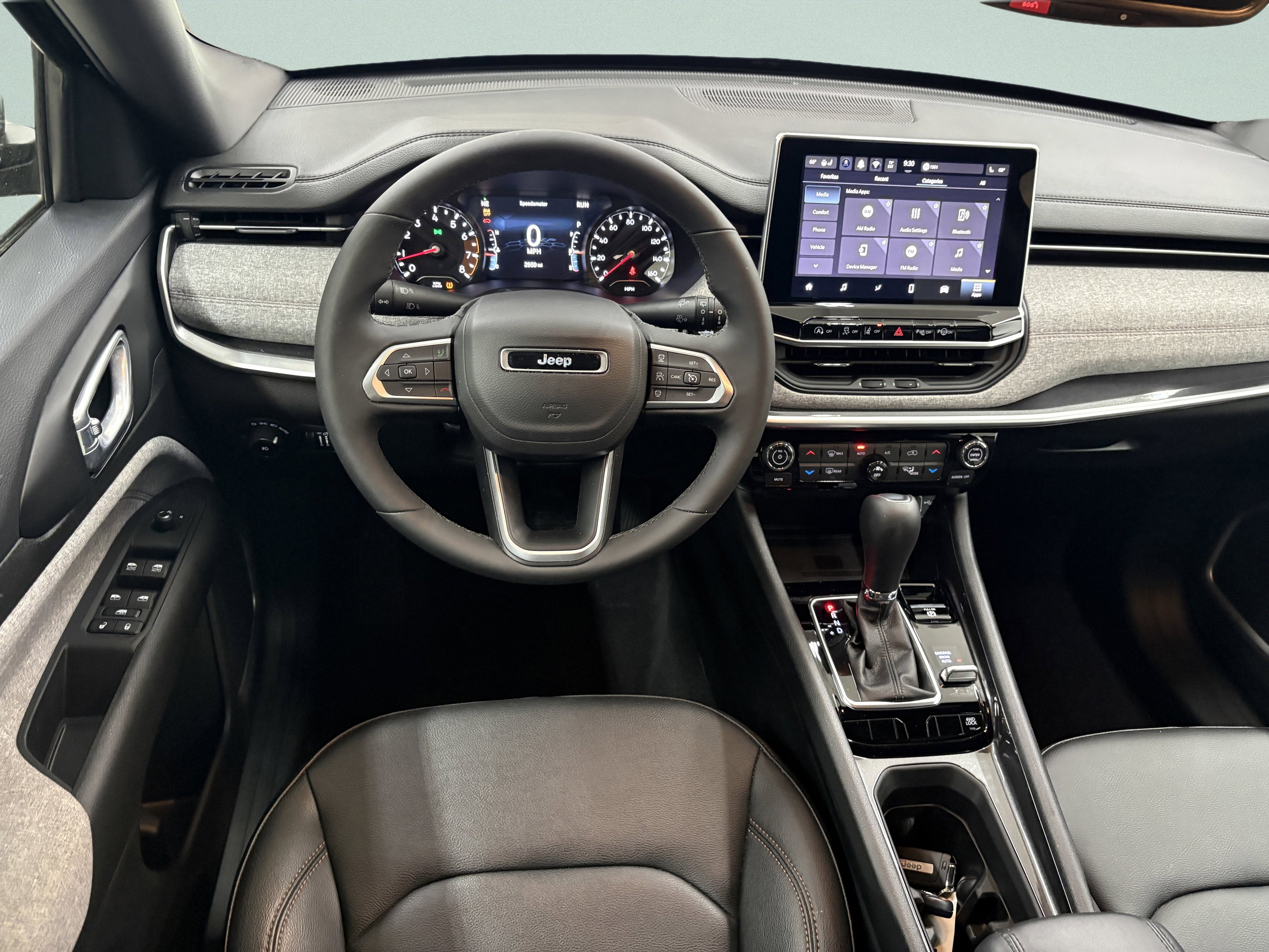 Used 2024 Jeep Compass Latitude image 12