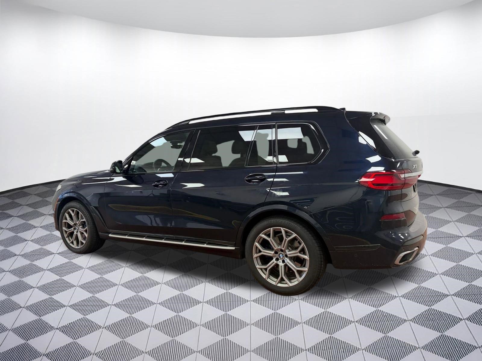 Used 2021 BMW X7 xDrive40i w/ M Sport Package image 3