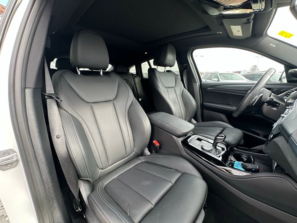 Certified 2025 BMW X4 xDrive30i w/ M Sport Package image 28
