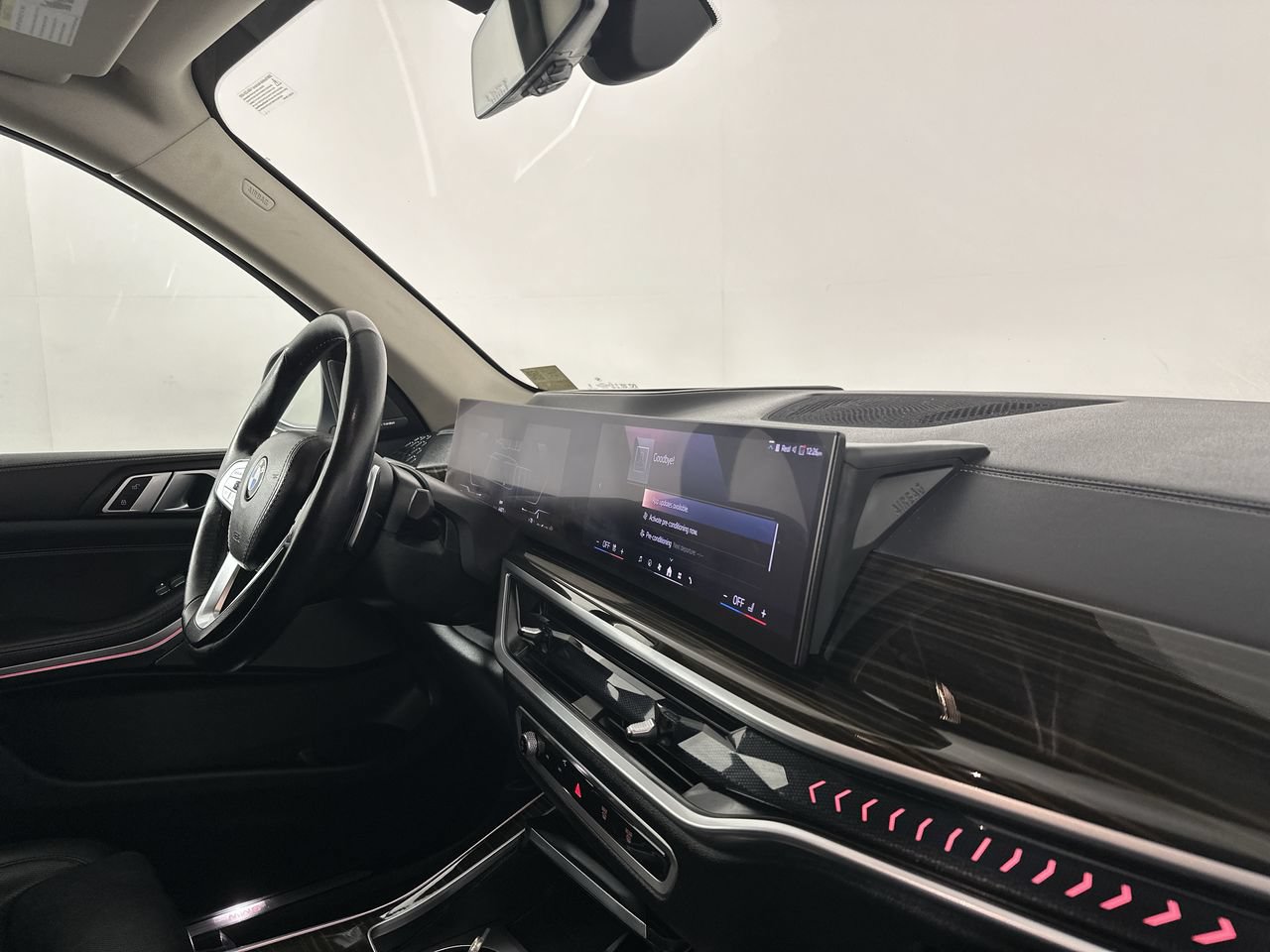 Used 2025 BMW X7 xDrive40i AWD/4WD image 14