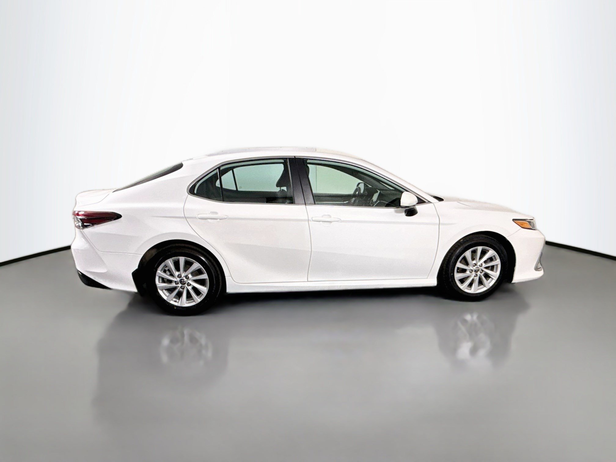Used 2021 Toyota Camry LE FWD image 11