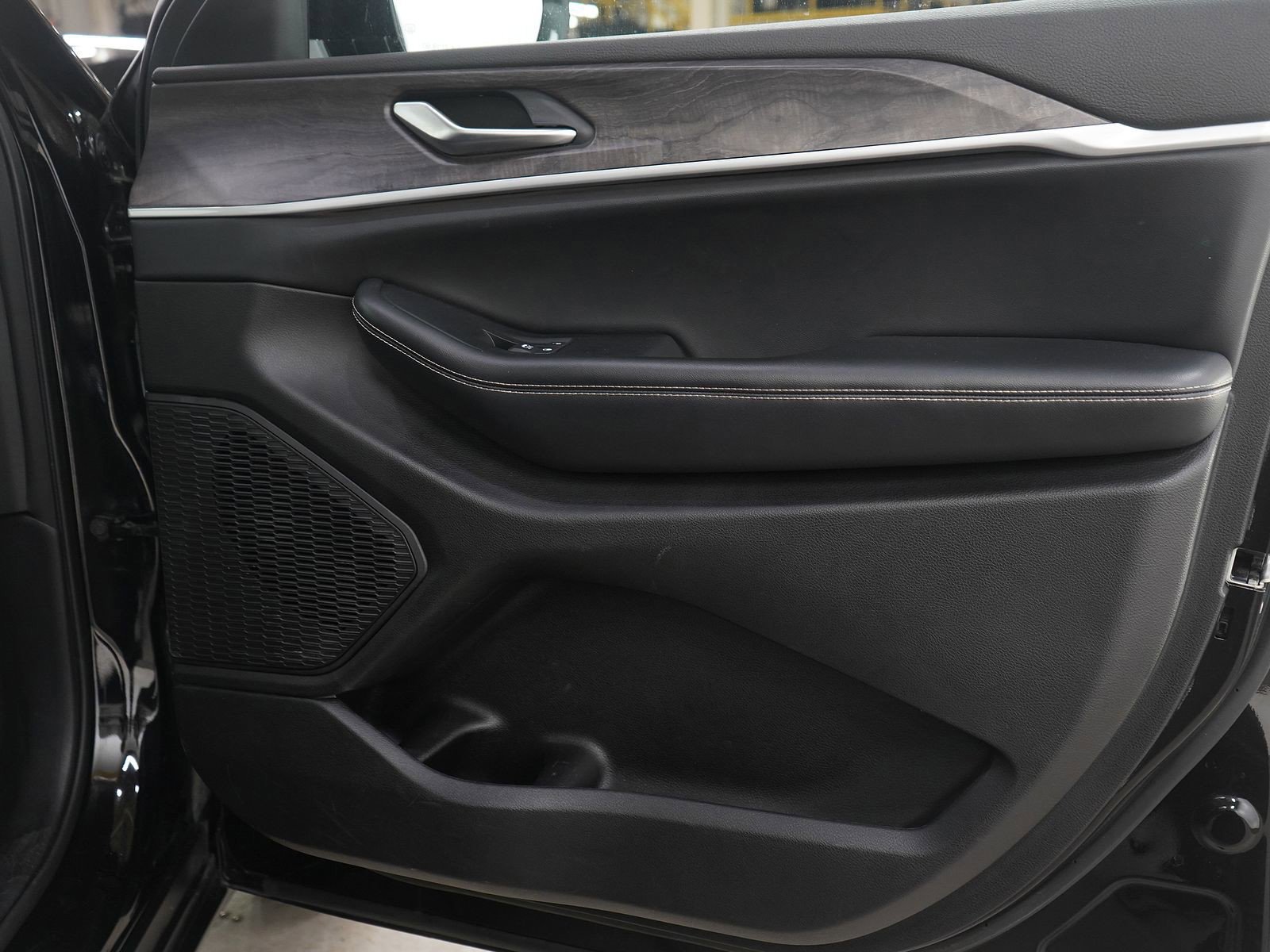 Used 2023 Jeep Grand Cherokee L Limited w/ Luxury Tech Group II image 9