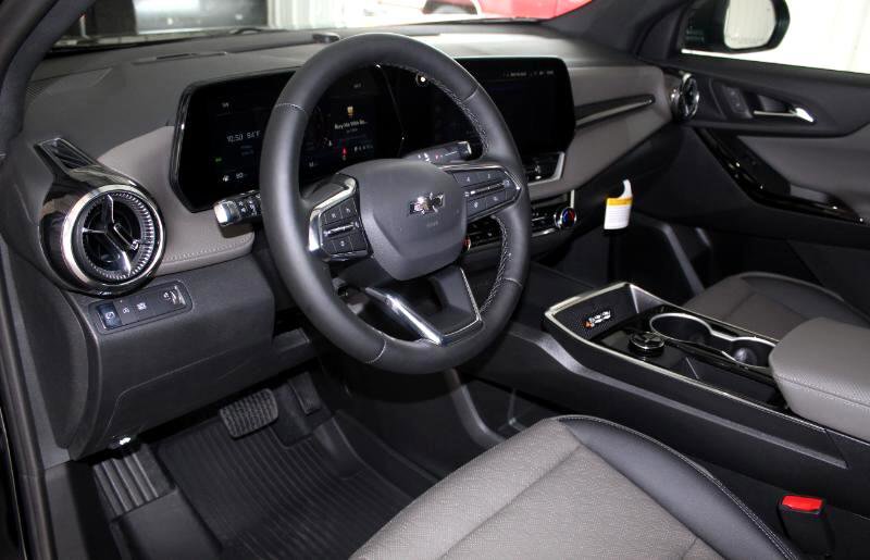 New 2026 Chevrolet Equinox LT w/ Convenience Package II image 11
