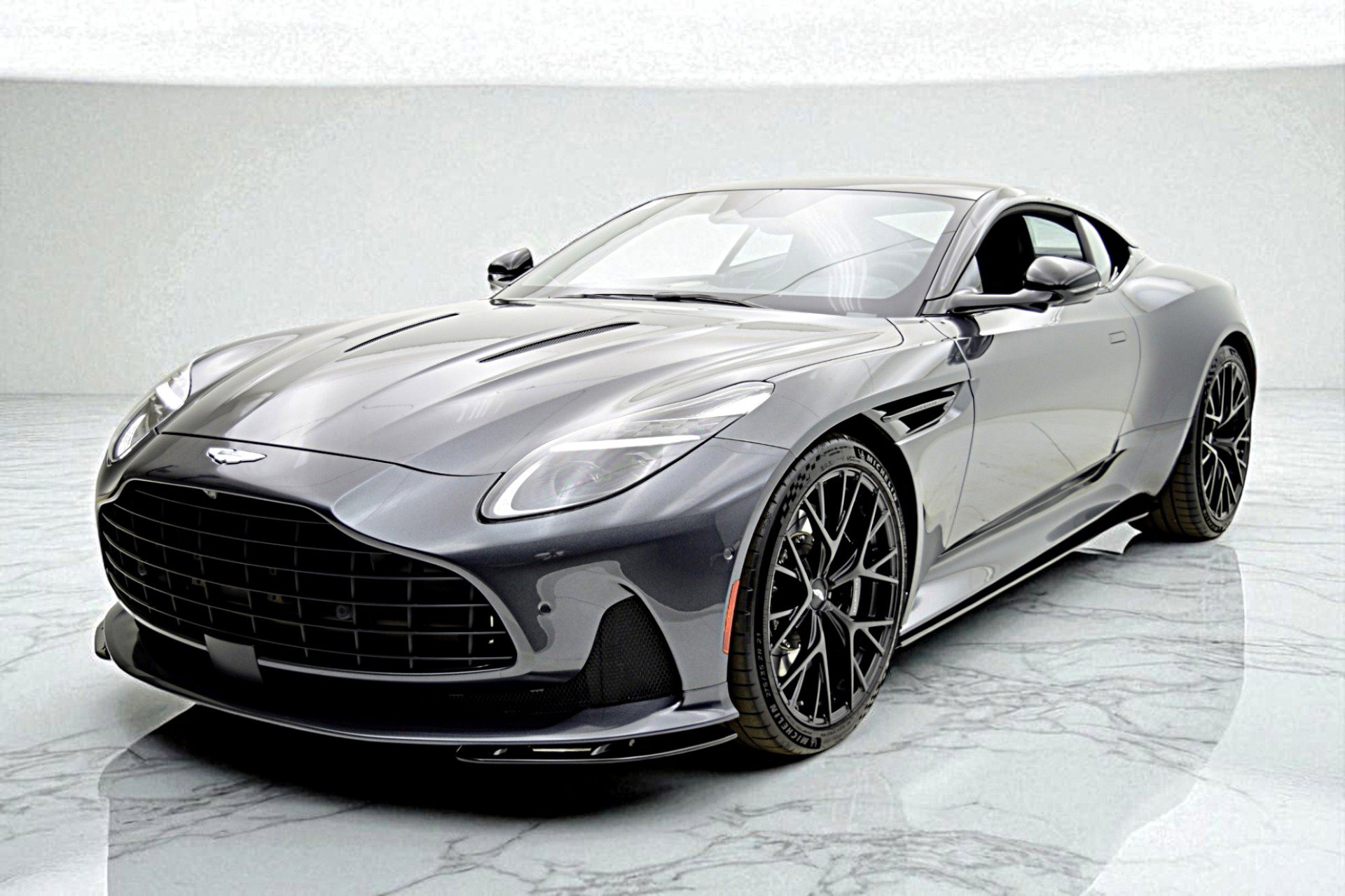 Used 2024 Aston Martin DB12 Coupe image 2