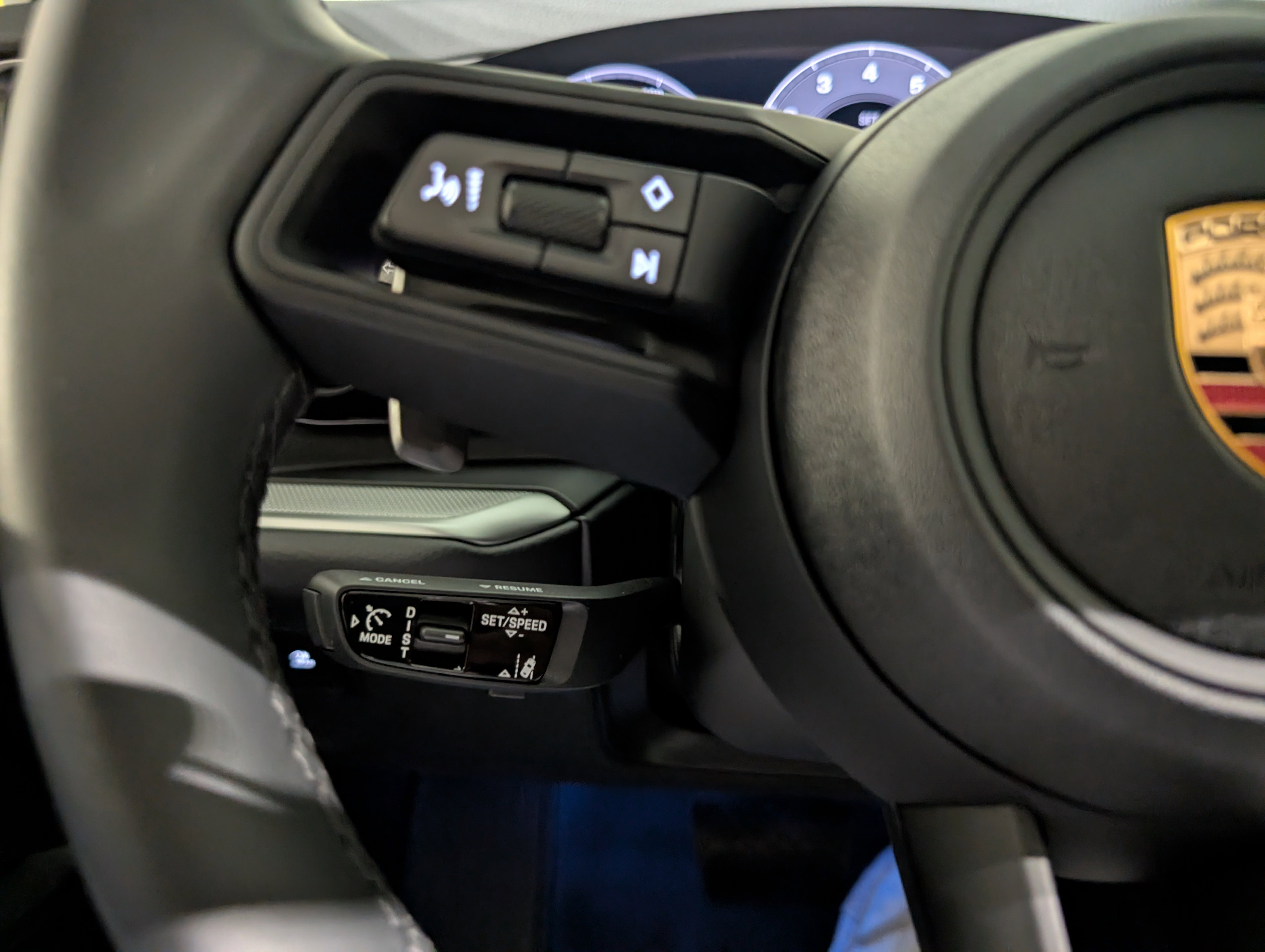Certified 2025 Porsche Cayenne AWD/4WD image 29