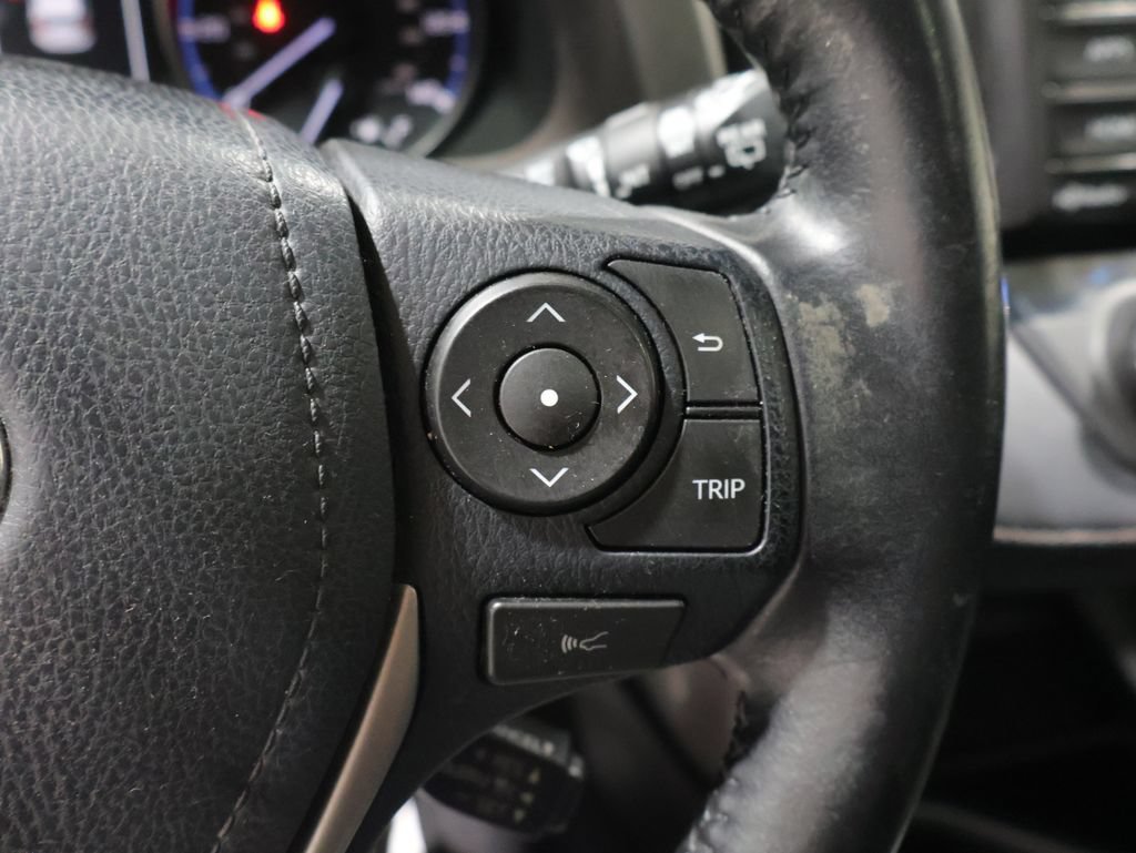 Used 2017 Toyota RAV4 XLE AWD/4WD image 32