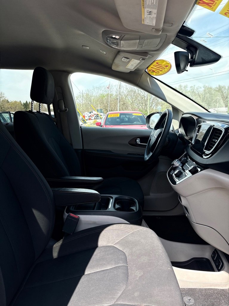 Used 2018 Chrysler Pacifica Touring Plus image 15