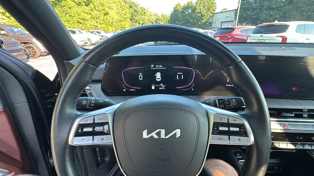 Used 2024 Kia Telluride EX w/ EX Captain's Chair Package AWD/4WD image 17