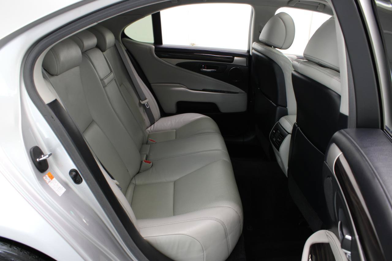 Used 2016 Lexus LS 460 w/ Comfort Package RWD image 41