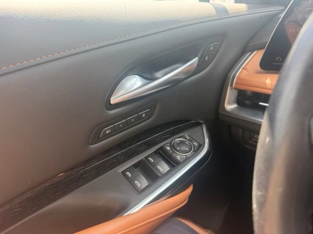 Used 2024 Cadillac XT4 Premium Luxury AWD/4WD image 14