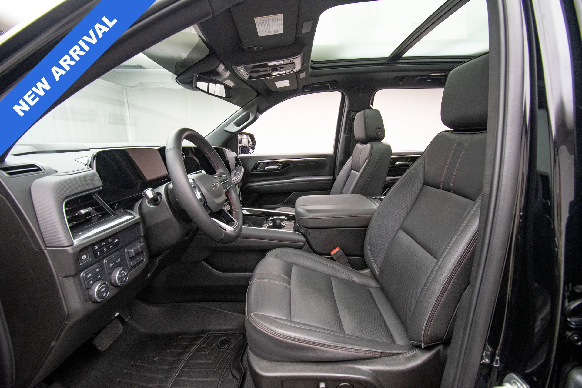 Used 2025 Chevrolet Suburban RST w/ RST Capability Package AWD/4WD image 12