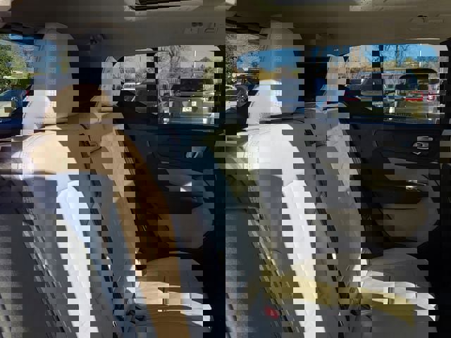 Used 2023 Volvo XC40 B5 Plus image 17