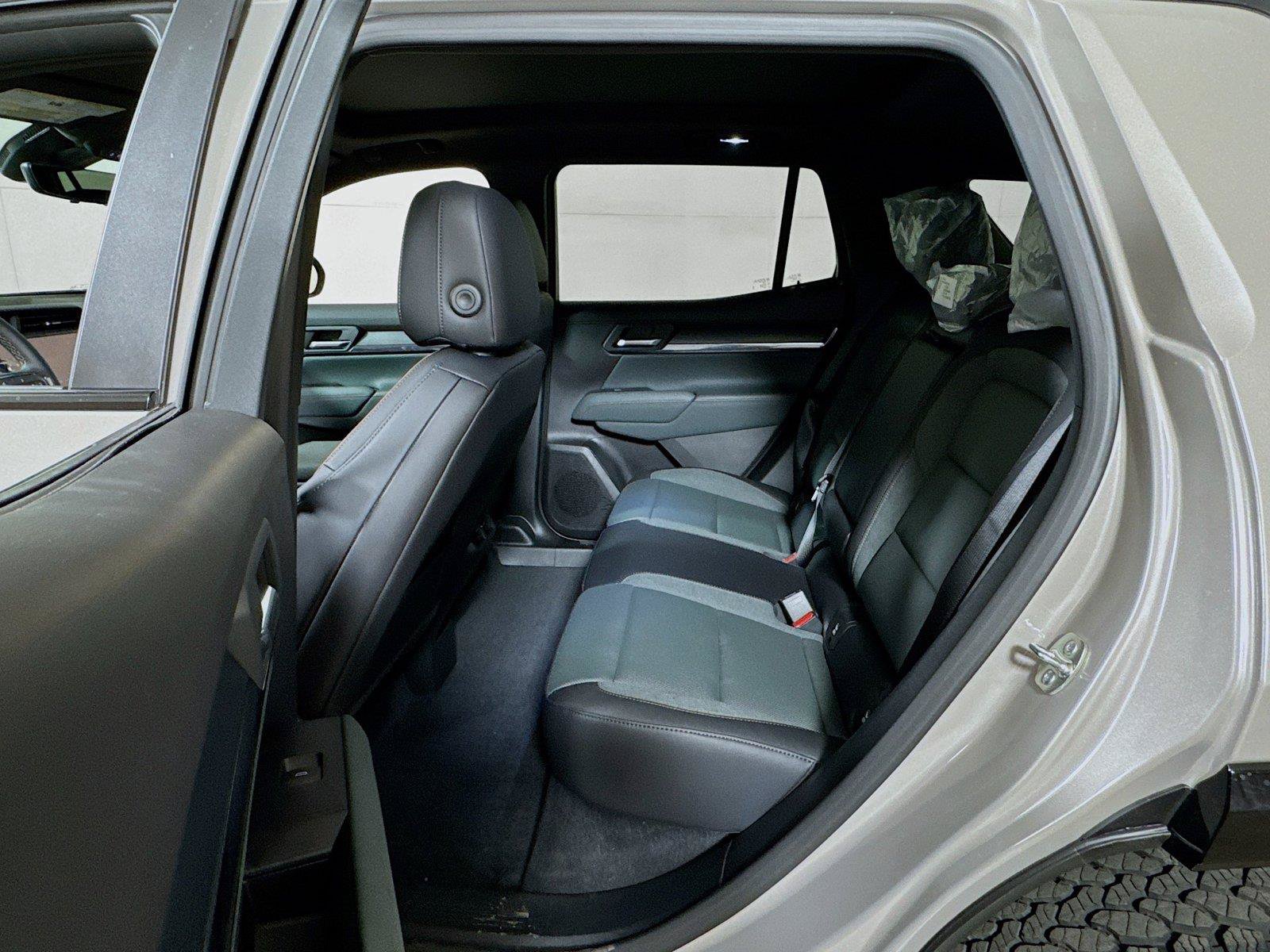 New 2027 GMC Terrain AT4 w/ Technology Package II AWD/4WD image 13