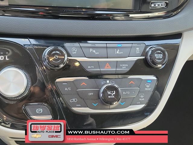 Used 2023 Chrysler Pacifica Touring-L image 28