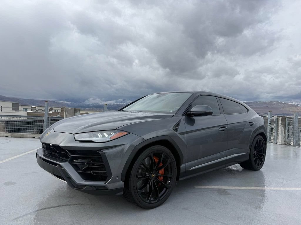 Used 2019 Lamborghini Urus AWD/4WD image 3