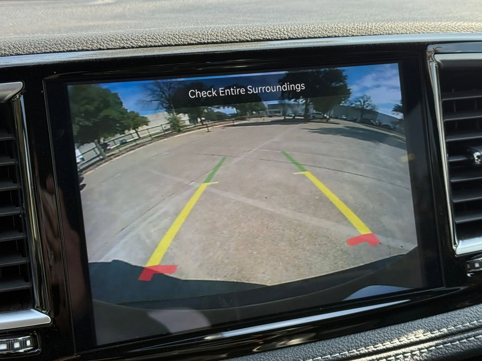 Used 2025 Chrysler Pacifica Limited image 18