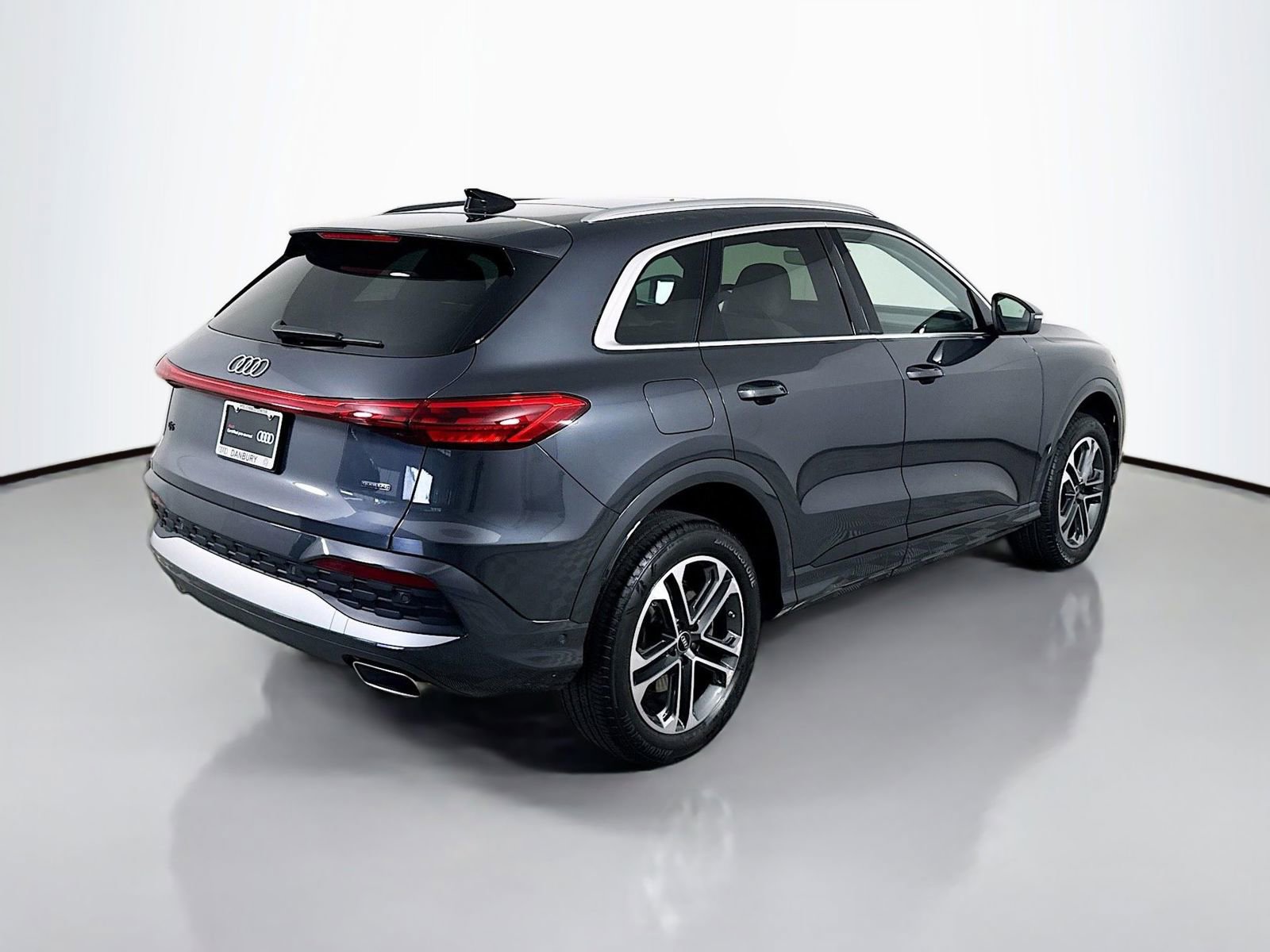 Certified 2025 Audi Q5 Premium w/ Convenience Package AWD/4WD image 9