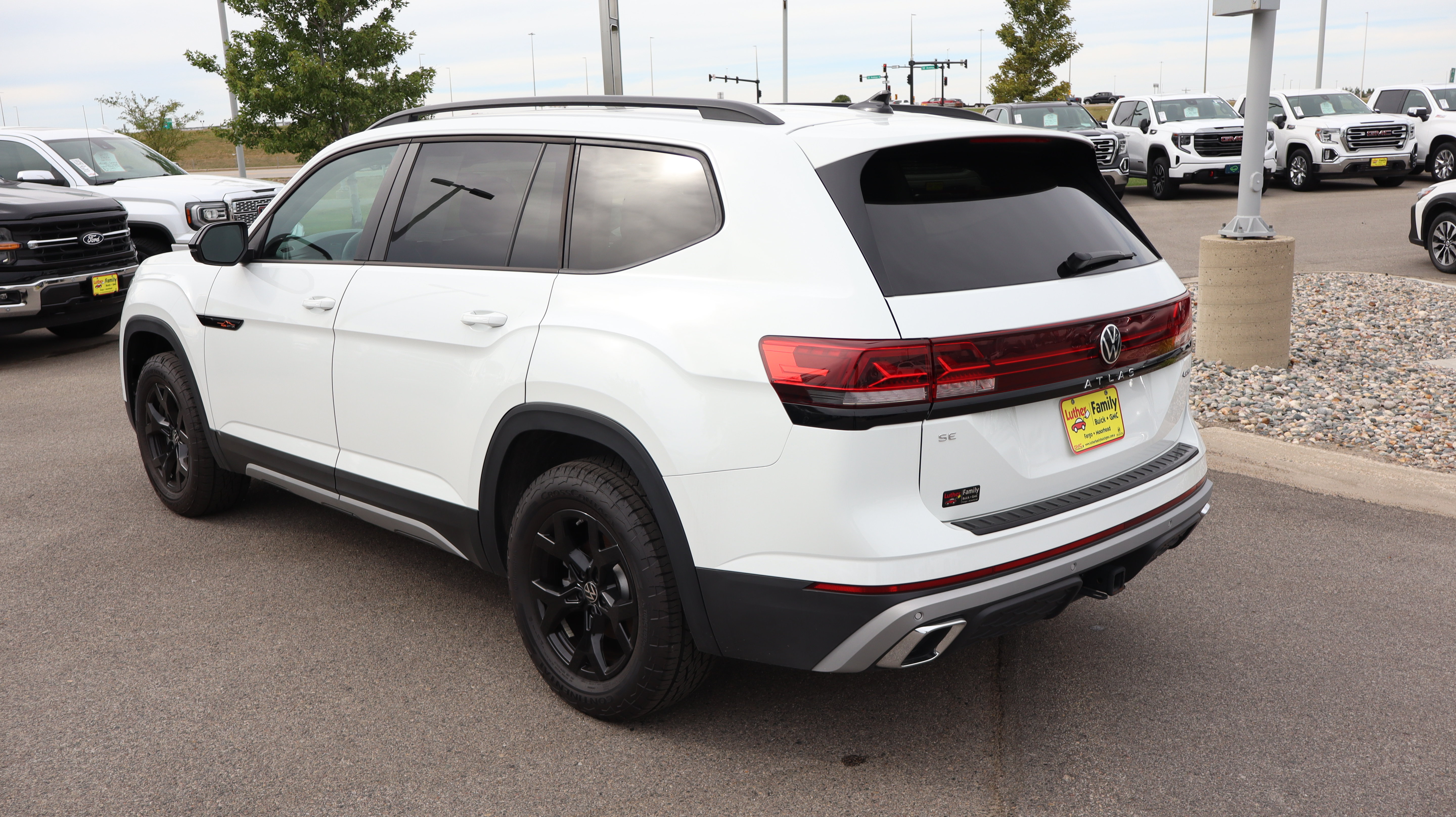 Used 2025 Volkswagen Atlas Peak Edition SE AWD/4WD image 5