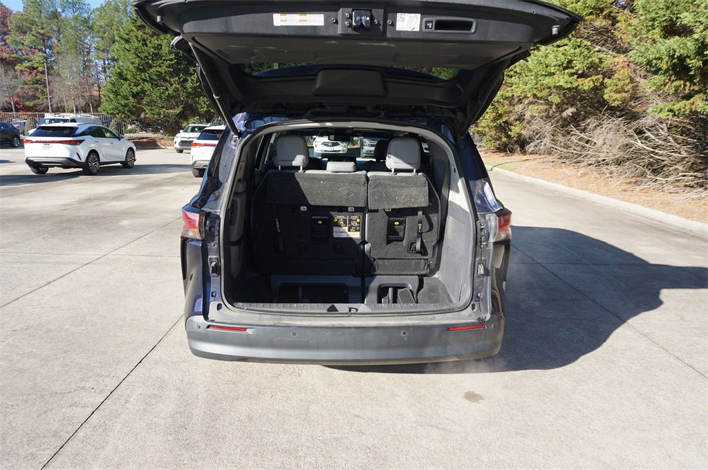 Used 2021 Toyota Sienna XLE image 18
