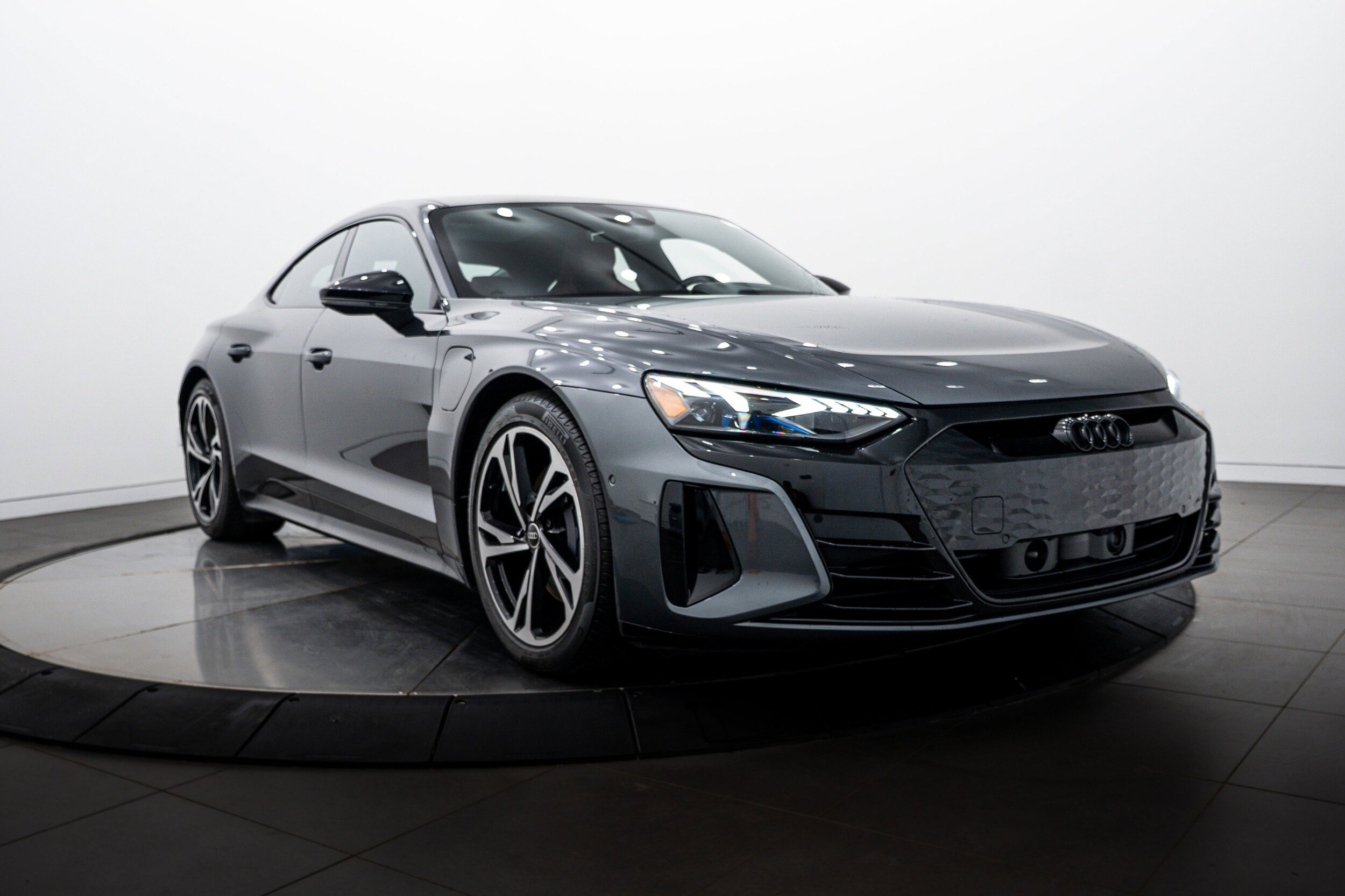 Certified 2022 Audi e-tron GT Prestige AWD/4WD image 2