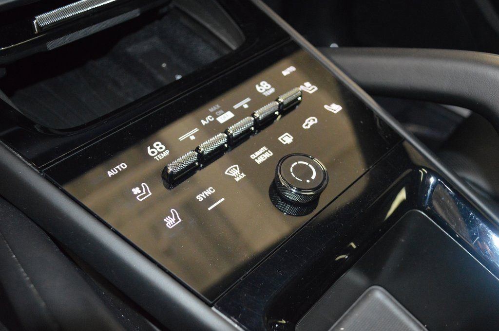 Certified 2024 Porsche Cayenne Coupe image 32