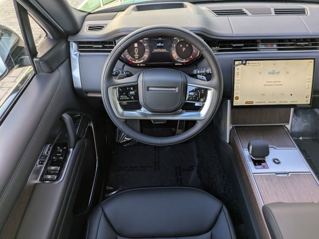 New 2026 Land Rover Range Rover Long Wheelbase SE image 18