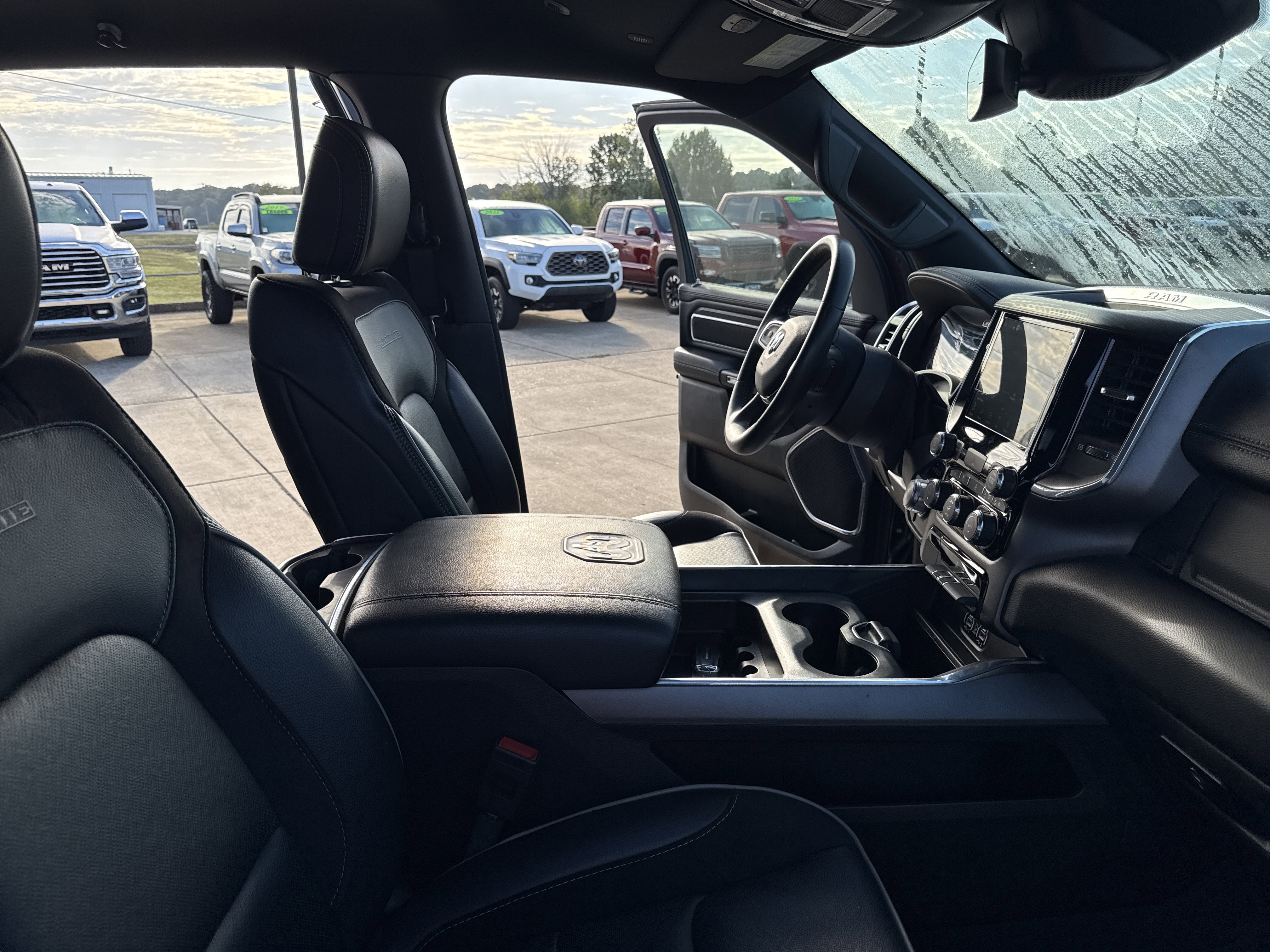 Used 2024 RAM 1500 Laramie image 32