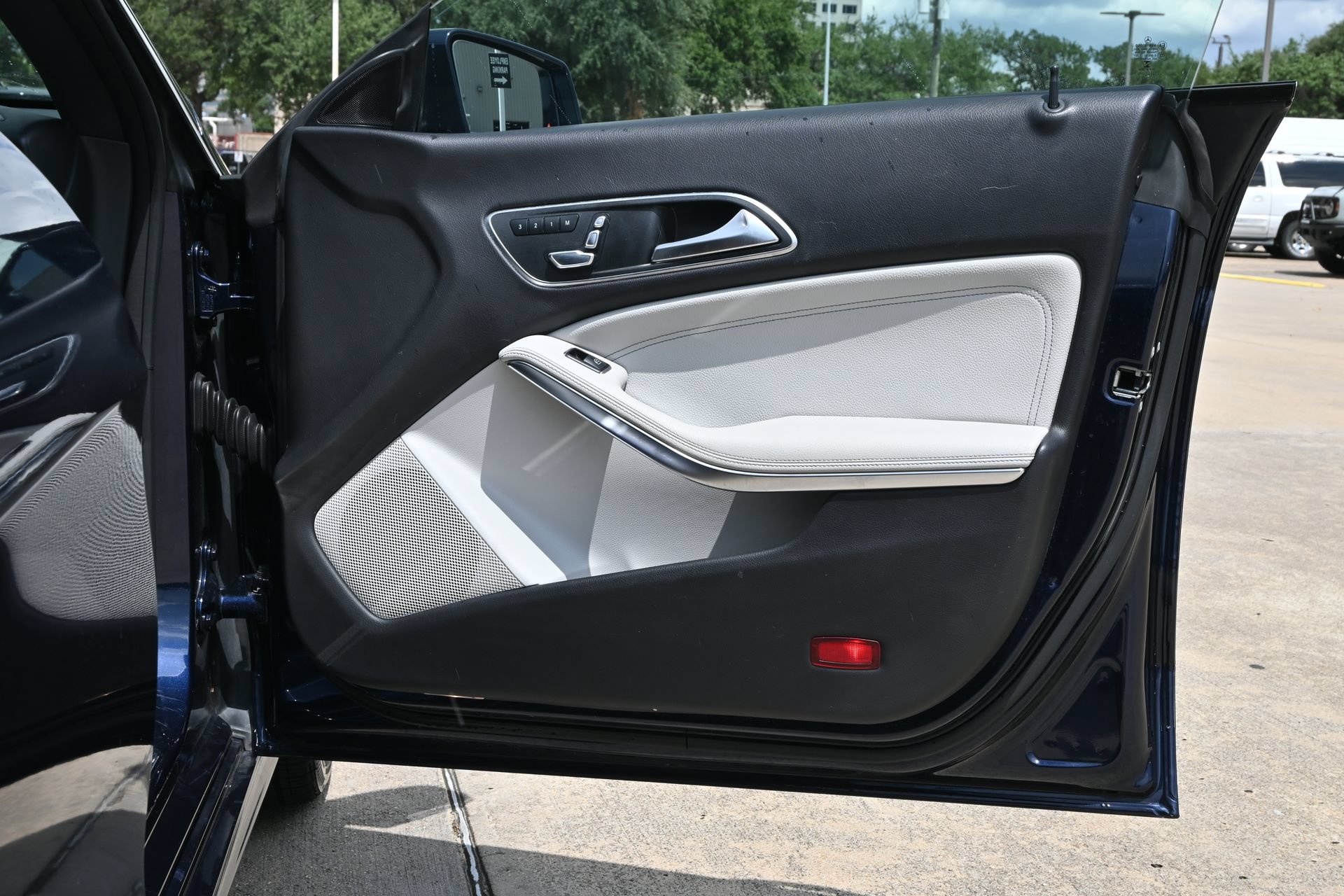 Used 2018 Mercedes-Benz CLA 250 4MATIC image 25