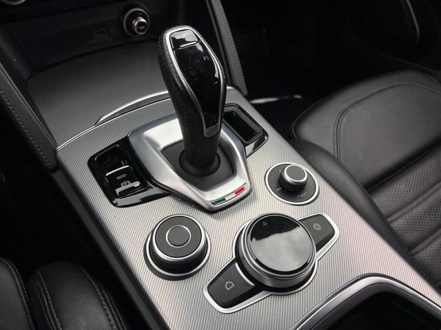 Used 2022 Alfa Romeo Stelvio Veloce AWD/4WD image 25