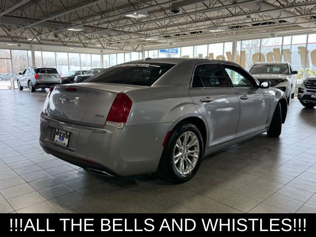 Used 2017 Chrysler 300 Touring w/ Value Package image 9