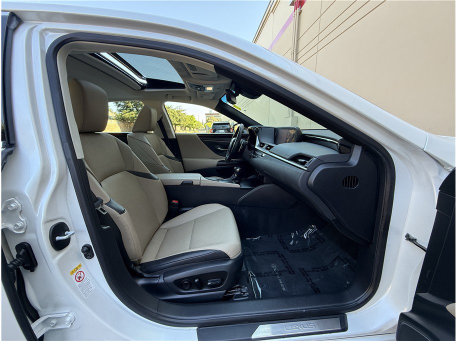 Used 2019 Lexus ES 300h w/ Premium Package FWD image 13