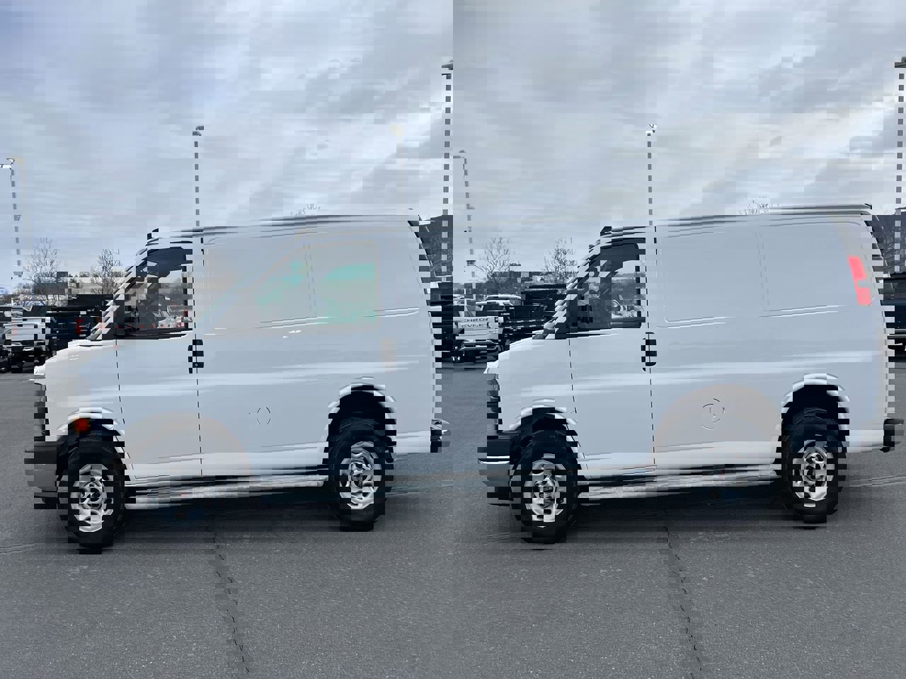 Used 2024 GMC Savana 2500 w/ Driver Convenience Package image 4