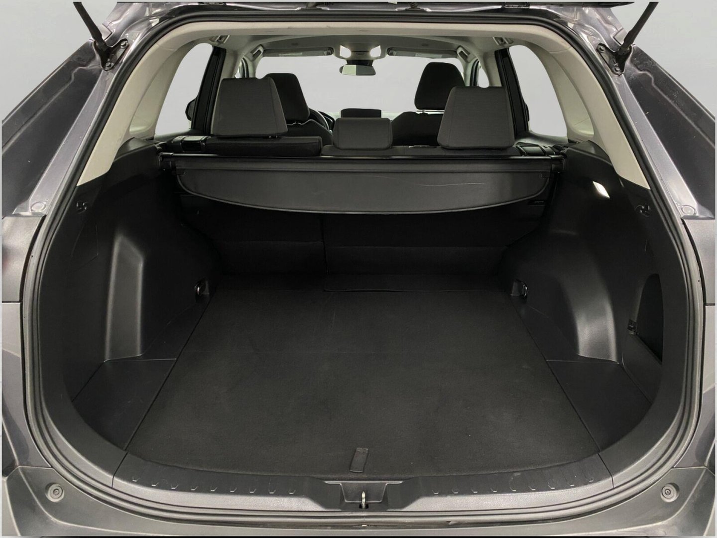 Used 2025 Toyota RAV4 XLE AWD/4WD image 6