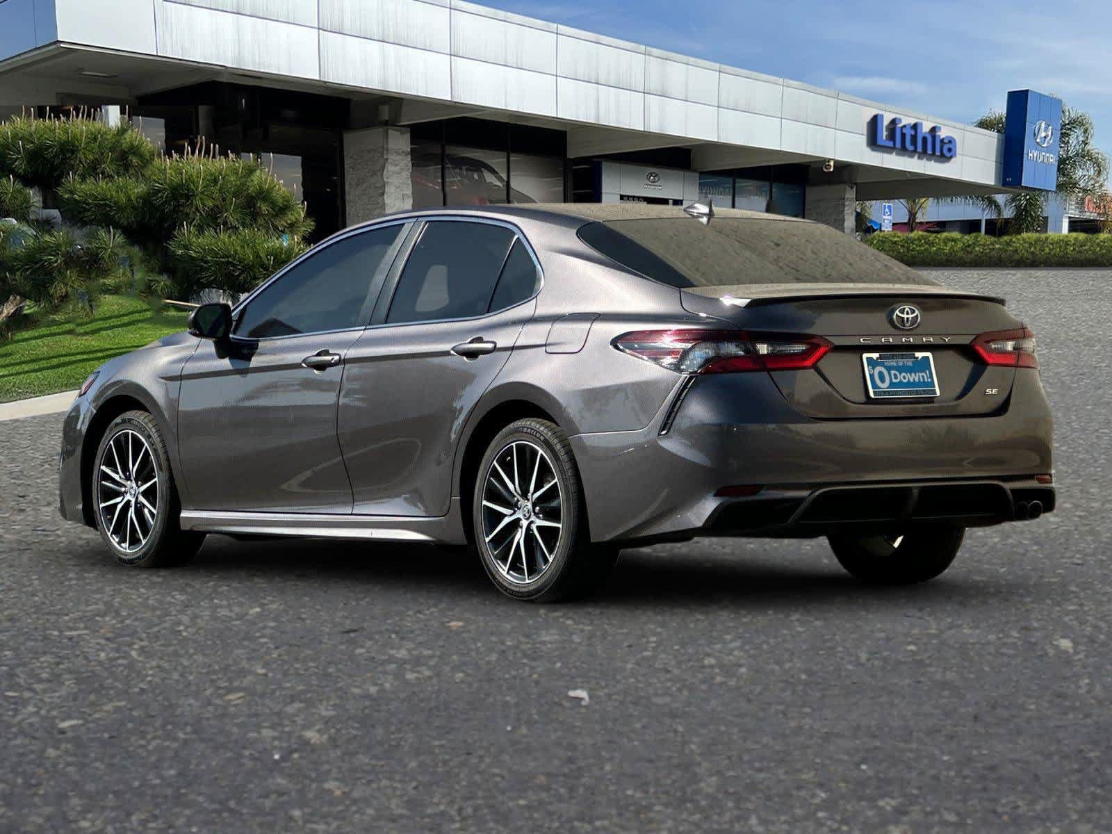 Used 2023 Toyota Camry SE FWD image 7