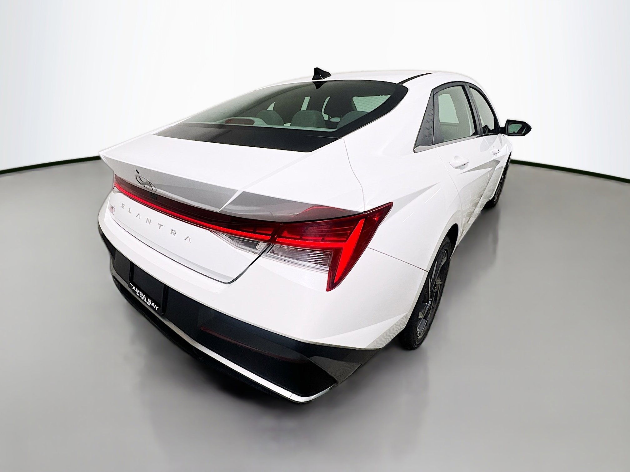 Used 2025 Hyundai Elantra SEL image 4