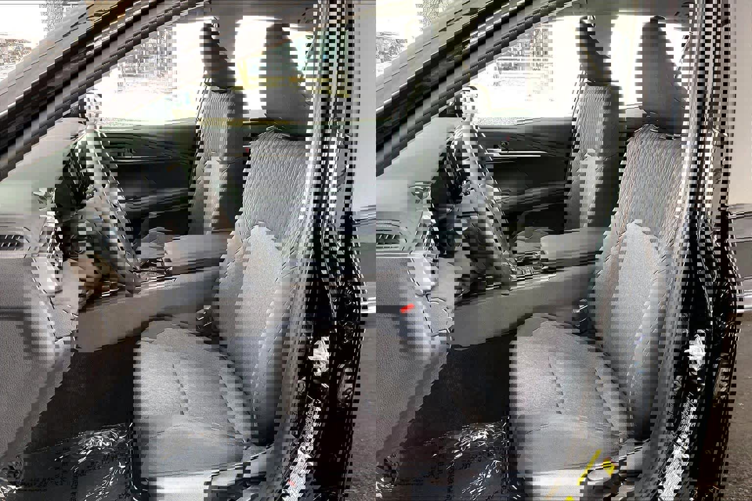 Used 2025 Toyota Camry SE image 7