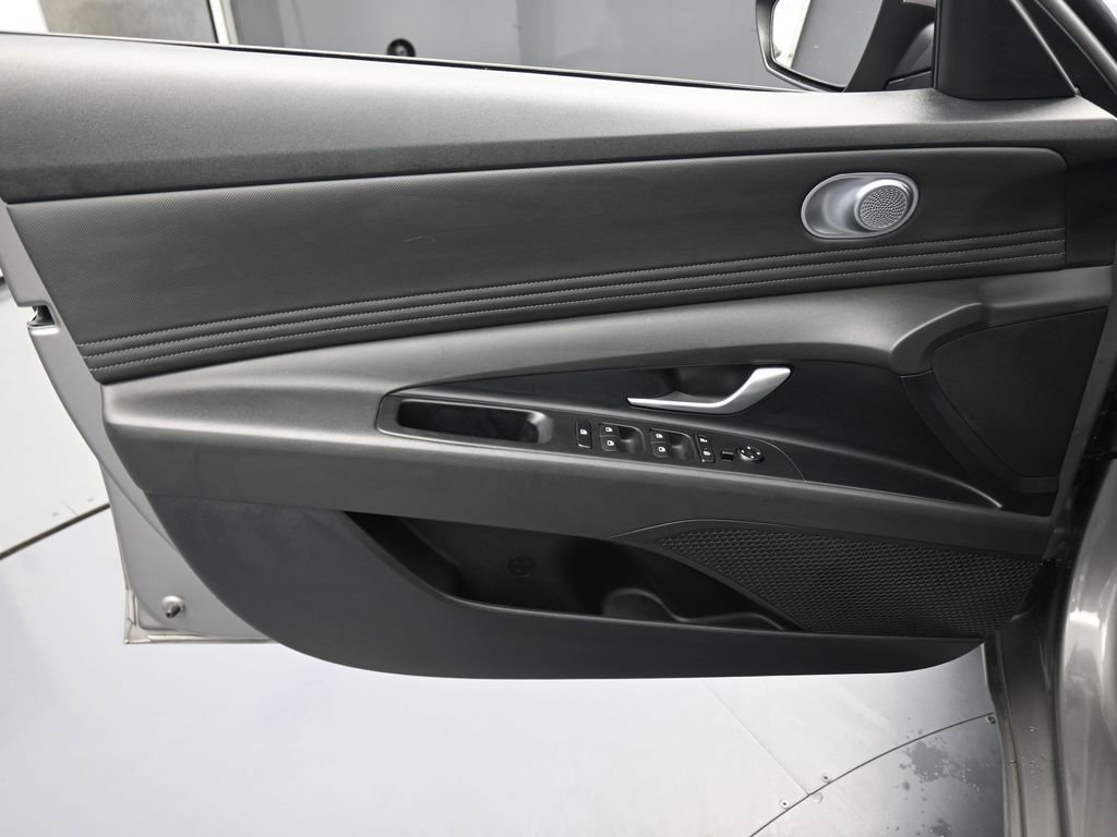 Used 2023 Hyundai Elantra SEL w/ Convenience Package image 14