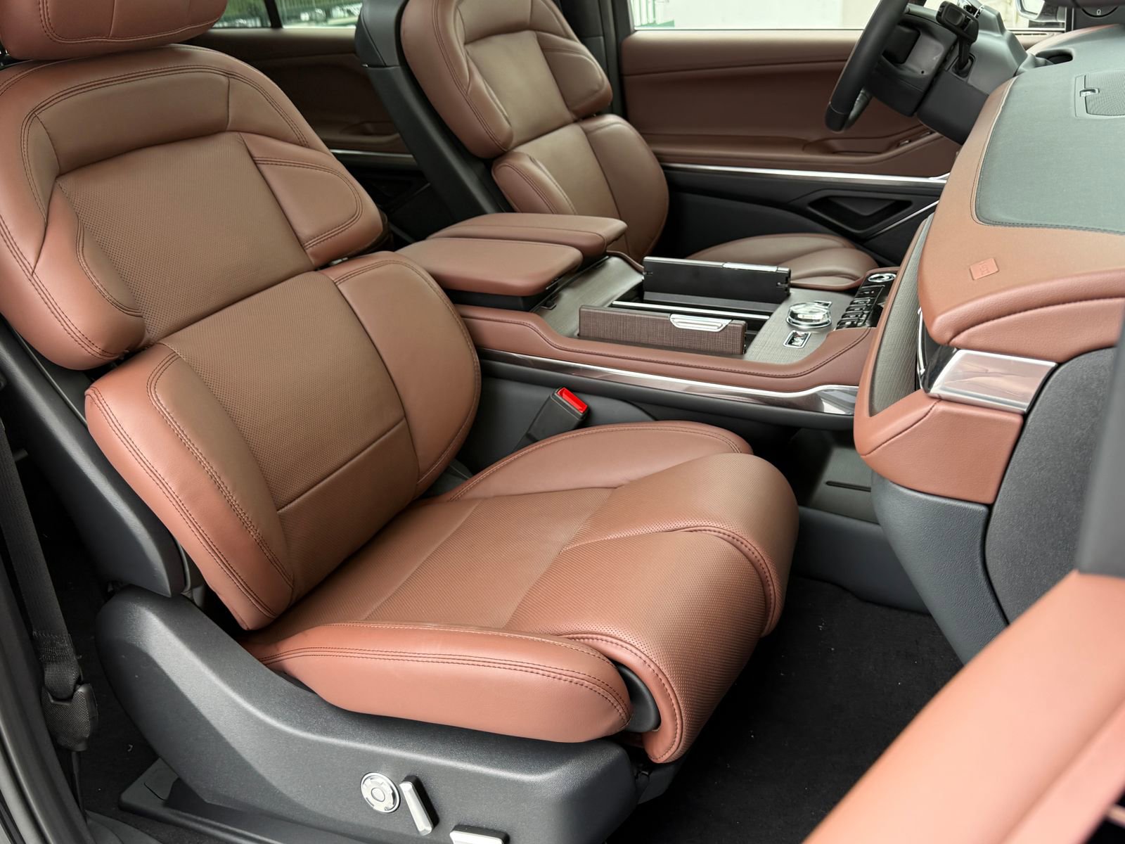 New 2026 Lincoln Navigator Reserve AWD/4WD image 13