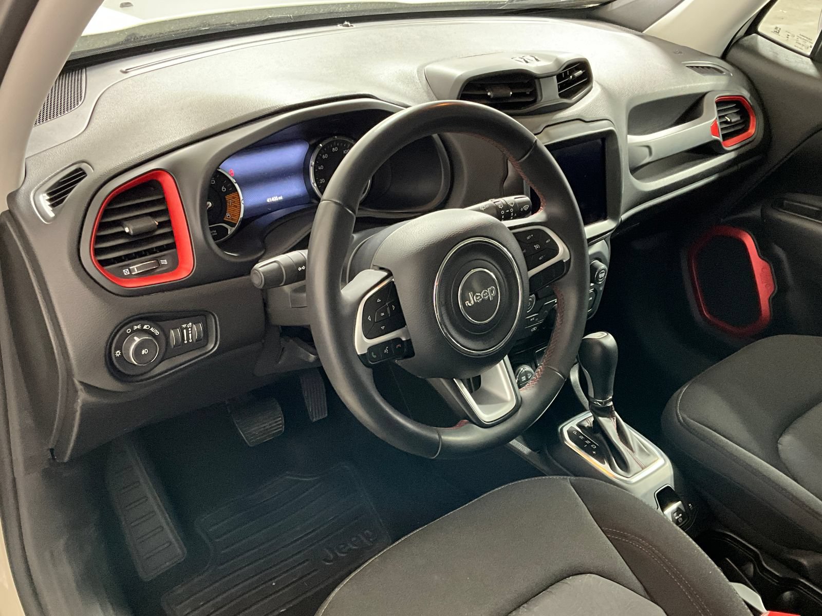 Used 2023 Jeep Renegade Trailhawk AWD/4WD image 15