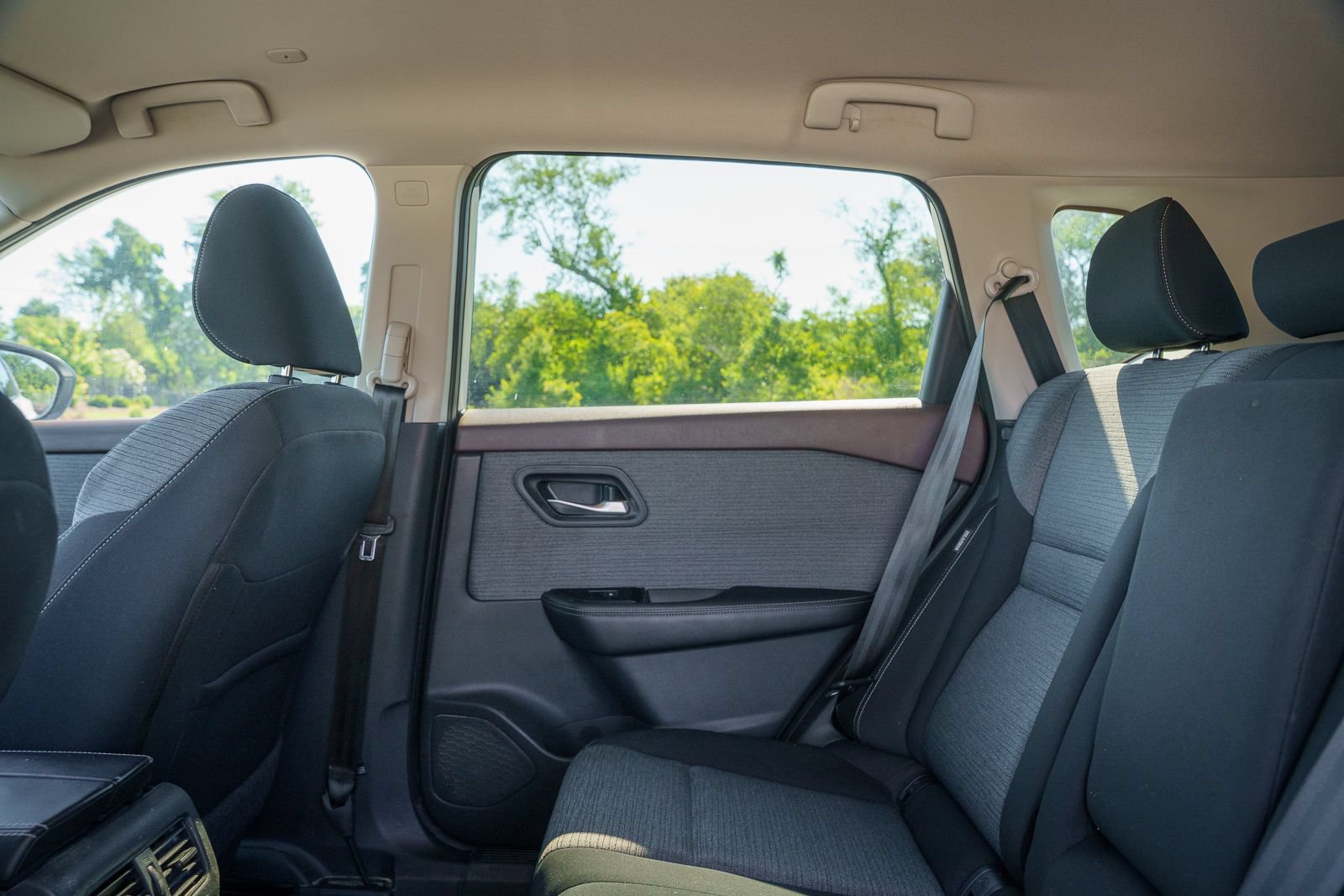 Used 2023 Nissan Rogue SV FWD image 17