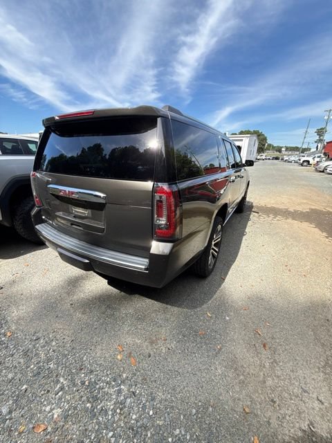 Used 2019 GMC Yukon XL Denali w/ Denali Ultimate Package AWD/4WD image 7